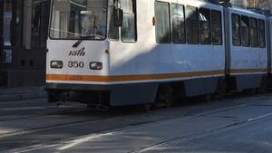 Societatea de Transport Bucureşti intenţionează să suspende temporar circulaţia tramvaielor pe Bd. Basarabia, din cauza stării avansate de degradare a căii de rulare / Trasee modificate şi linie de naveta