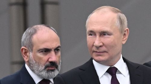 De ce vrea Armenia să părăsească pactul militar condus de Rusia, în urma unei afaceri secrete cu arme care l-a costat pe Putin un aliat: “Cu prieteni precum Vladimir Putin, nimeni nu are nevoie de dușmani”