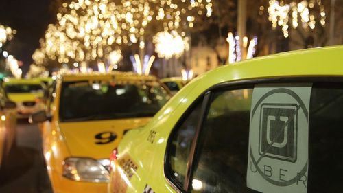 Negocieri eșuate între Ministerul Transporturilor și reprezentanții Uber, Bolt și Clever. Guvernul vrea ca mașinile să nu fie mai vechi de 10 ani