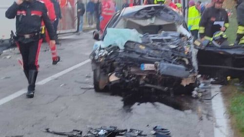 Un român a murit în Italia după o coliziune cu un autobuz școlar / Ar fi adormit la volan și a intrat pe contrasens / 20 de elevi au fost răniți