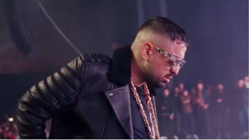 VIDEO Fenomenul creat de rapperul Haftbefehl/ Petiție a unor elevi din Germania pentru a studia muzica sa la școală