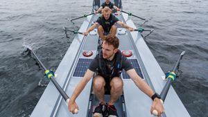 Trei frați din Marea Britanie încearcă să traverseze Oceanul Pacific în timp record, după ce au cucerit Atlanticul