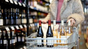 Daily Mail: Un celebru vin românesc, descoperit cu cele mai multe pesticide pe rafturile din Marea Britanie