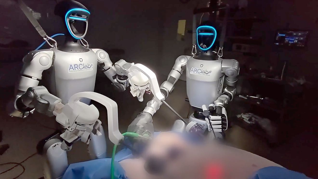 Premieră în medicină: Roboți umanoizi au realizat o intervenție chirurgicală pe un pacient viu