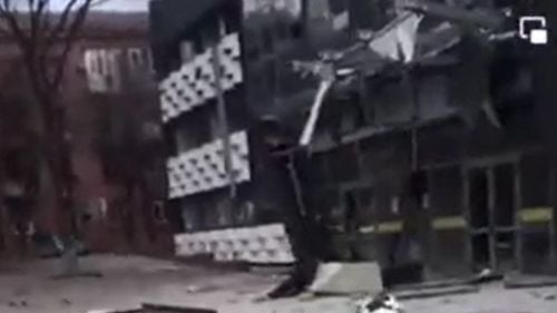 VIDEO După Teatrul Dramatic, rușii au bombardat și un bazin de înot în Mariupol (administrația locală)