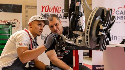 FOTO Competiția din ingineria auto care a strâns un record de participare în rândul tinerilor de la liceele și școli profesionale din România / Ce este Young Car Mechanic