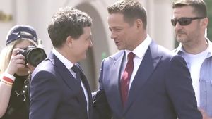 FOTO UPDATE Nicușor Dan în Polonia, prima vizită externă după ce a fost ales președinte/ ”Credeți în victoria voastră, cum noi am crezut în victoria noastră”, le-a transmis Dan polonezilor prezenți la marșul pro-european din Varșovia