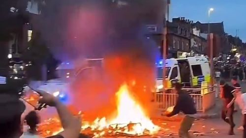 MAE anunță că 9 cetăţeni români au fost reţinuţi în urma incidentelor din Leeds / Opt au fost eliberați între timp