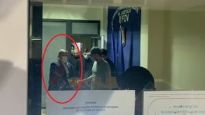 VIDEO A fost reținut primarul din Ştefăneştii de Jos, Ştefan Ionel Robert, acuzat de act sexual cu o minoră