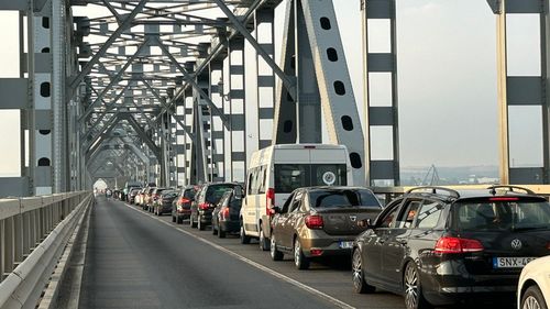 Bulgaria insistă pentru trei noi poduri peste Dunăre și susține că a început dragarea fluviului, cerută insistent de România