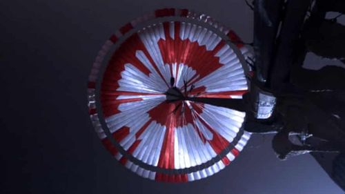 Mesajul ascuns de inginerii NASA în parașuta roverului Perseverance / Codul a fost descifrat pe internet în 6 ore