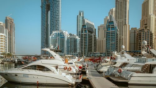 EXCLUSIV SURSE Patronul Tinmar, Augustin Oancea, deține circa 200 de proprietăți în Dubai, unde își are domiciliul / Tinmar, firmă percheziționată de procurori: ”Confirmăm că s-au făcut investiții în Emirate, dar este confidențial ordinul de mărime” - Nababii din Dubai (IV)
