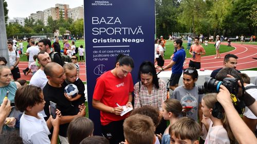 Baza sportivă „Cristina Neagu”, inaugurată în Sectorul 6, are o suprafaţă de peste 13.000 mp / Primarul Sectorului 6, Ciprian Ciucu, a subliniat că baza sportivă va putea fi utilizată de către membrii comunităţii în afara orelor de şcoală