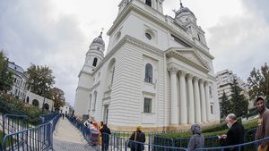 Ciolacu, Ciucă, Lasconi, Geoană, Orban şi Diaconescu ar urma să participe la Sfânta Liturghie de luni de la Catedrala Mitropolitană din Iaşi