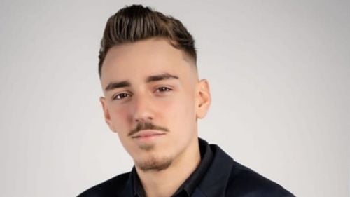 Poliția Capitalei solicită sprijinul populației pentru găsirea unui tânăr din Sectorul 4 care a plecat de la domiciliu și nu a mai revenit. Acesta este cunoscut în mediul online, cu peste 100.000 de urmăritori / UPDATE: Bărbatul a postat un mesaj pe Instagram