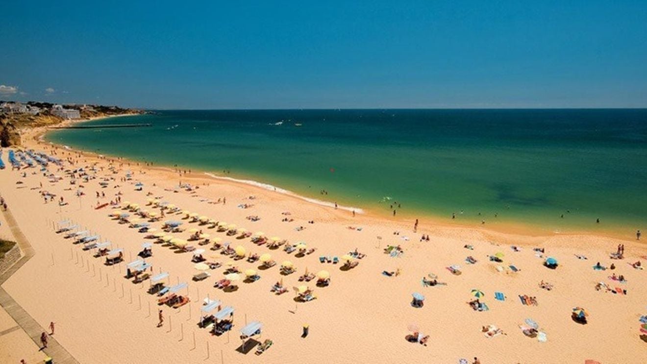 În România vacanțele sunt mai scumpe cu până la 20% în 2022. Speranța rămâne în deschiderea cât mai multor destinații externe