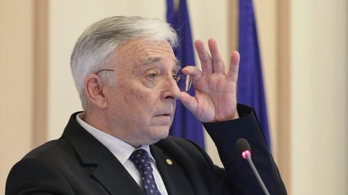 Isărescu, înțepături pentru senatorul Daniel Zamfir (ALDE) la audierile din Parlament: ”După calculele dvs, ROBOR a crescut de 4 ori, inflația de 60 de ori. Am observat că aveți nelămuriri, dați-mi voie să vă spun ce e ROBOR”