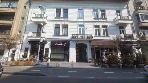 EXCLUSIV O companie din cadrul Primăriei Capitalei a tencuit în mandatul Gabrielei Firea faţada unei clădiri cu două etaje de pe Calea Victoriei cu peste 900 de euro metru patrat / Proprietarii sunt somați să plătească 79,4% din factura de 355.000 de euro în 15 zile 