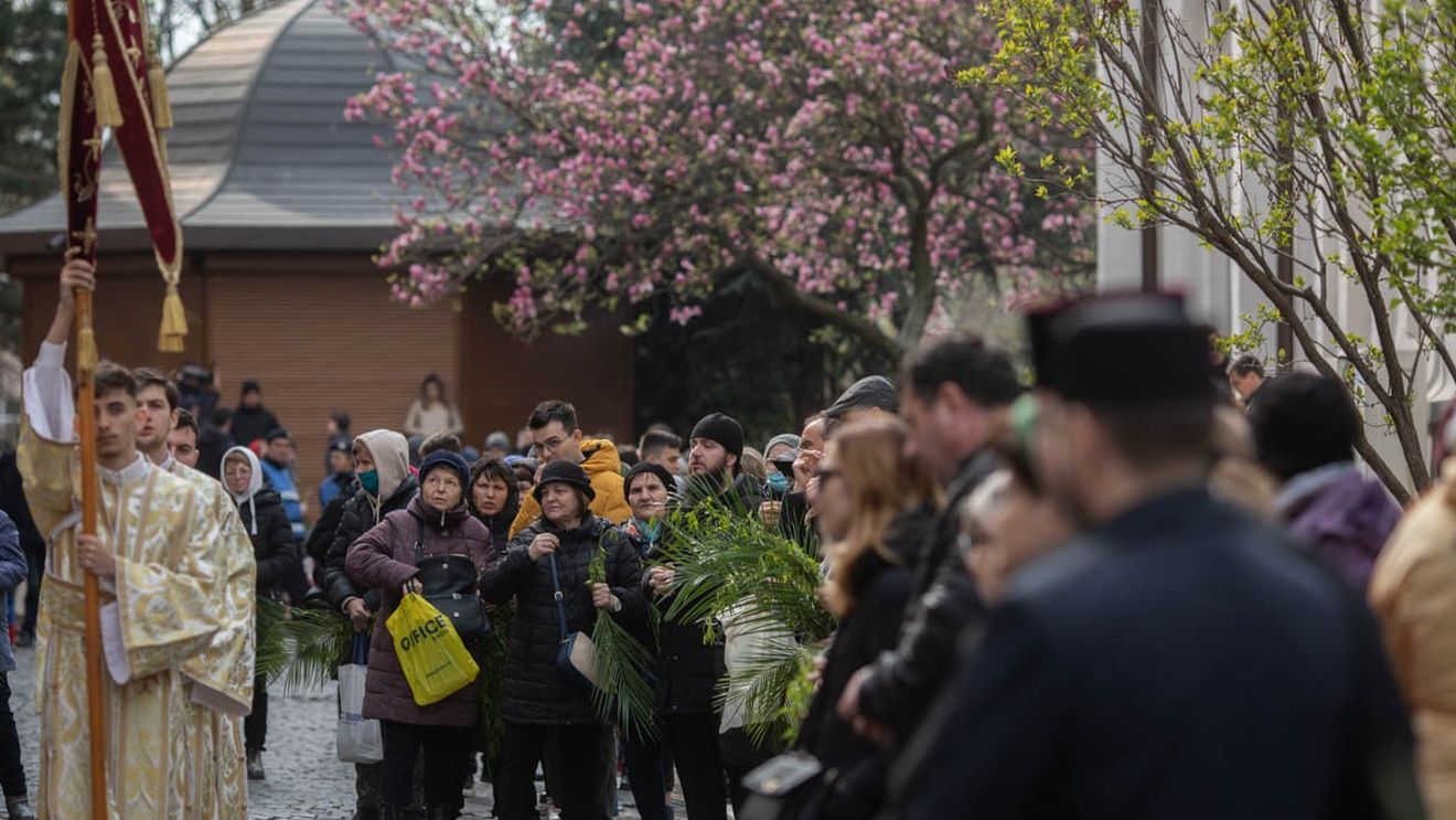 Creştinii celebrează astăzi Floriile, care deschid perioada sărbătorilor de Paşte