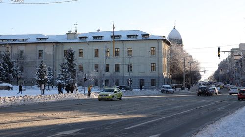 Măsura suspendării activității cu prezență fizică se menține și în 10 ianuarie, într-o parte din școlile din Iași, Neamț și Brăila