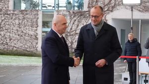 VIDEO Premierul Ilie Bolojan, primit de cancelarul german Friedrich Merz într-o ceremonie oficială