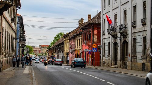 Violențe, în Serbia, la alegerile municipale, raportate de observatori ai Consiliului Europei / Grupuri amenințătoare și mascați, în fața secțiilor de vot
