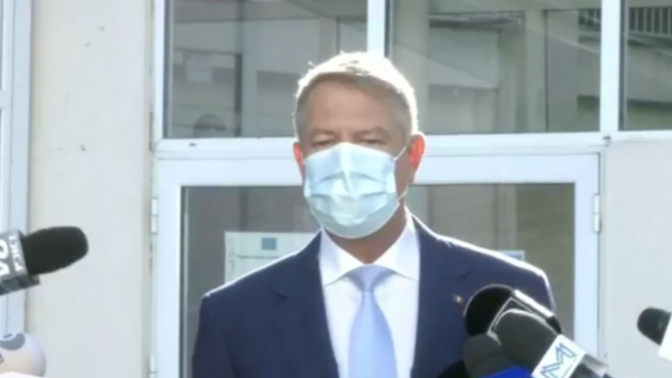 Președintele Iohannis, la ieșirea de la biserică: Ne-am rugat pentru victimele incendiului. Acest accident groaznic ne-a arătat încă o dată de ce este absolut necesară o reformă profundă a sistemului de sănătate publică