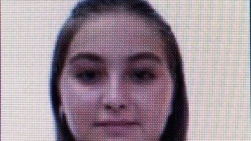 Poliţiştii caută o fată din Cluj în vârstă de 18 ani care a plecat de acasă în 20 august şi nu a mai revenit