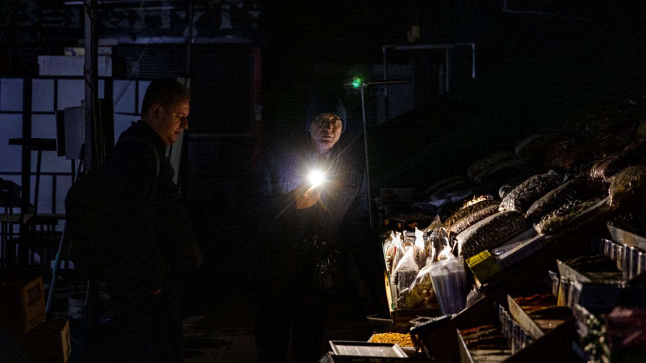 Întreruperi de electricitate în regim de urgenţă în toată Ucraina, după noile bombardamente rusești