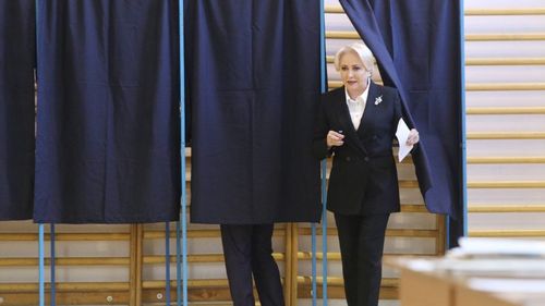 Cu două ore înainte de închiderea urnelor, prezența estimată de USR e 18,14%