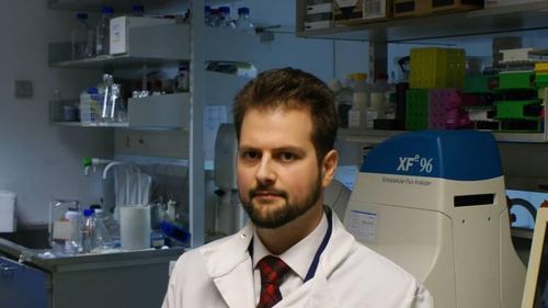 INTERVIU Ștefan Dascălu, imunolog la Universitatea Oxford: Succesul vaccinării în masă din Marea Britanie și Israel se va vedea când relaxarea începe în forță / Ponderea de infecții severe la numărul zilnic de infecții va fi mai mică