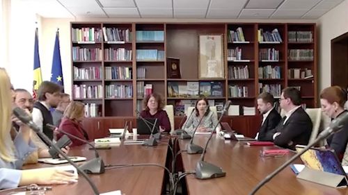 Șefa Audiovizualului din Moldova, după ce o deputată comunistă i-a adresat o întrebare în rusă: „Since you spoke in another language, I will also speak in a foreign language“