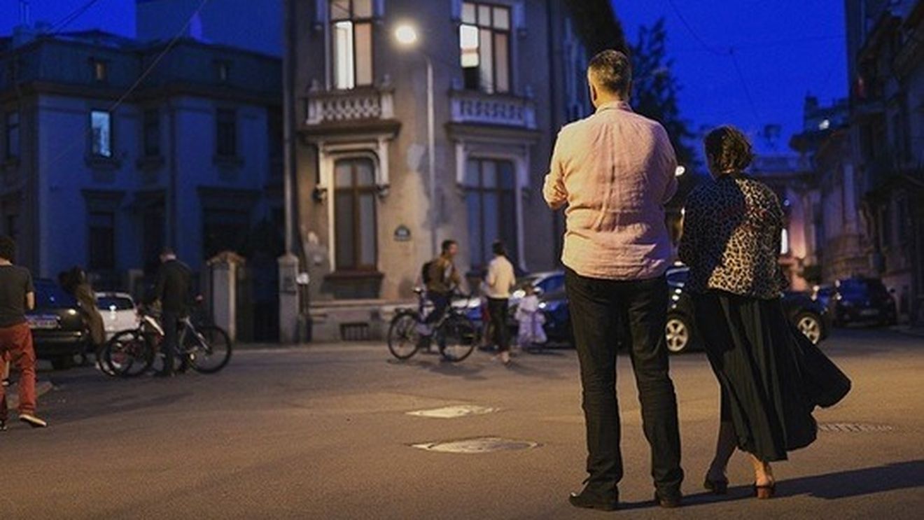VIDEO Moment muzical iniţiat de ARCEN în cartierul Armenesc, întrerupt de Poliţia Română: Nu suntem în Italia, daţi mai încet! Locuitorii: Ruşine!