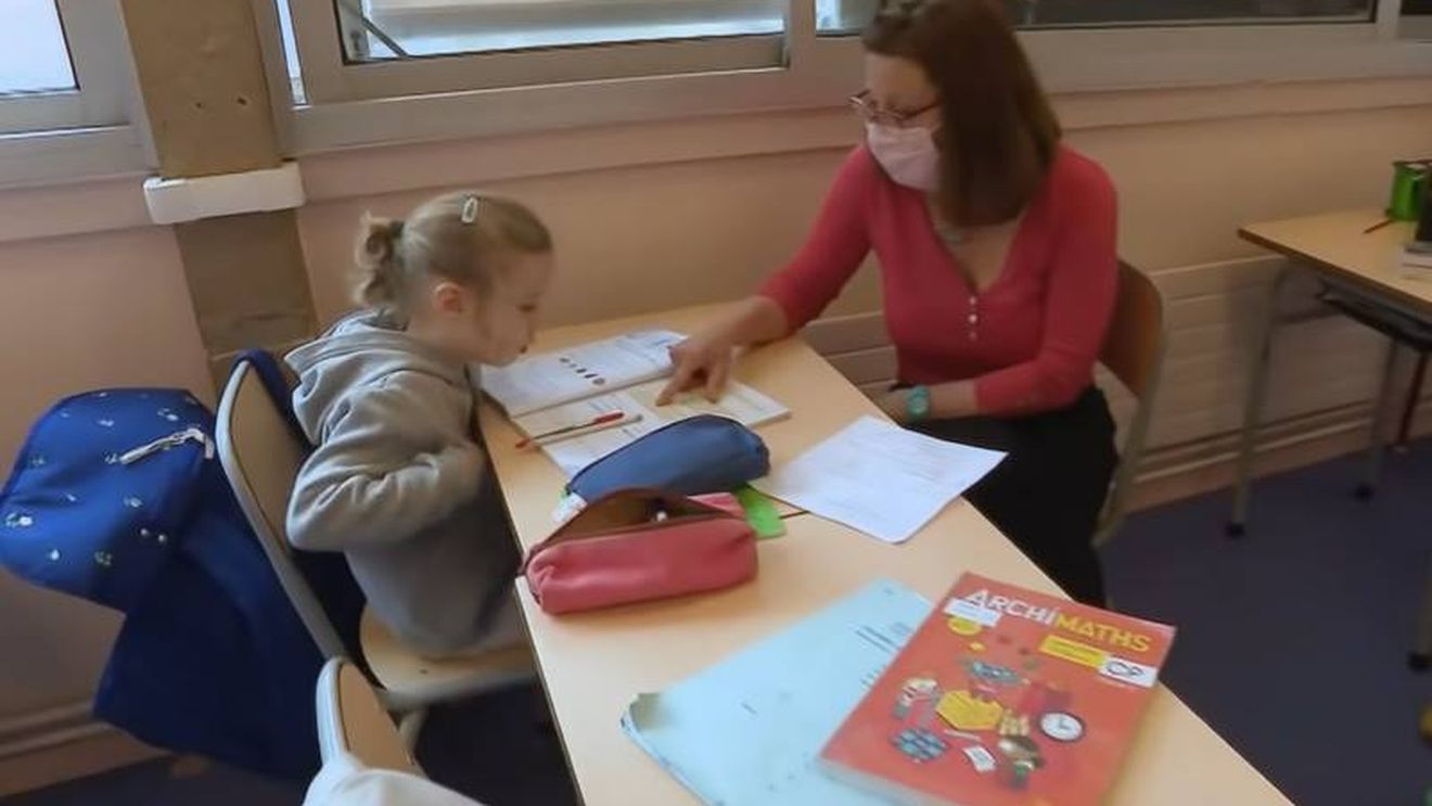 Cât de mare este “urgența socială” a redeschiderii școlilor? Modelul francez văzut cu ochi de englez