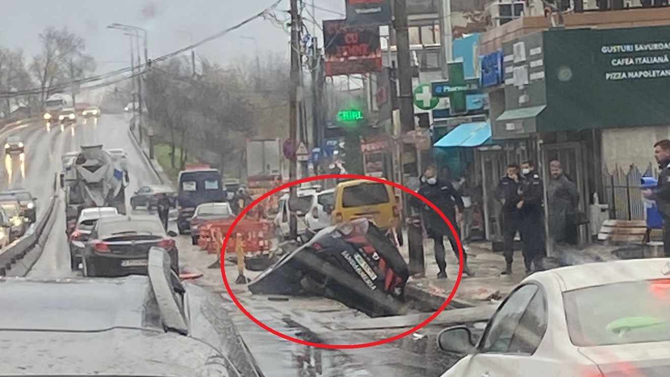 O mașină a Jandarmeriei a căzut într-un șanț săpat de muncitori pe Șoseaua Fundeni din București