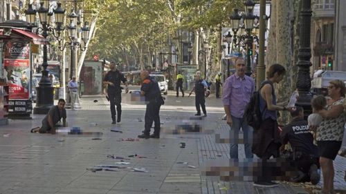 Spania comemorează cinci ani de la atentatele jihadiste din Catalonia. Un moment de reculegere la Barcelona, perturbat de o mână de manifestanţi separatişti care pretind că statul spaniol se află în spatele atacurilor
