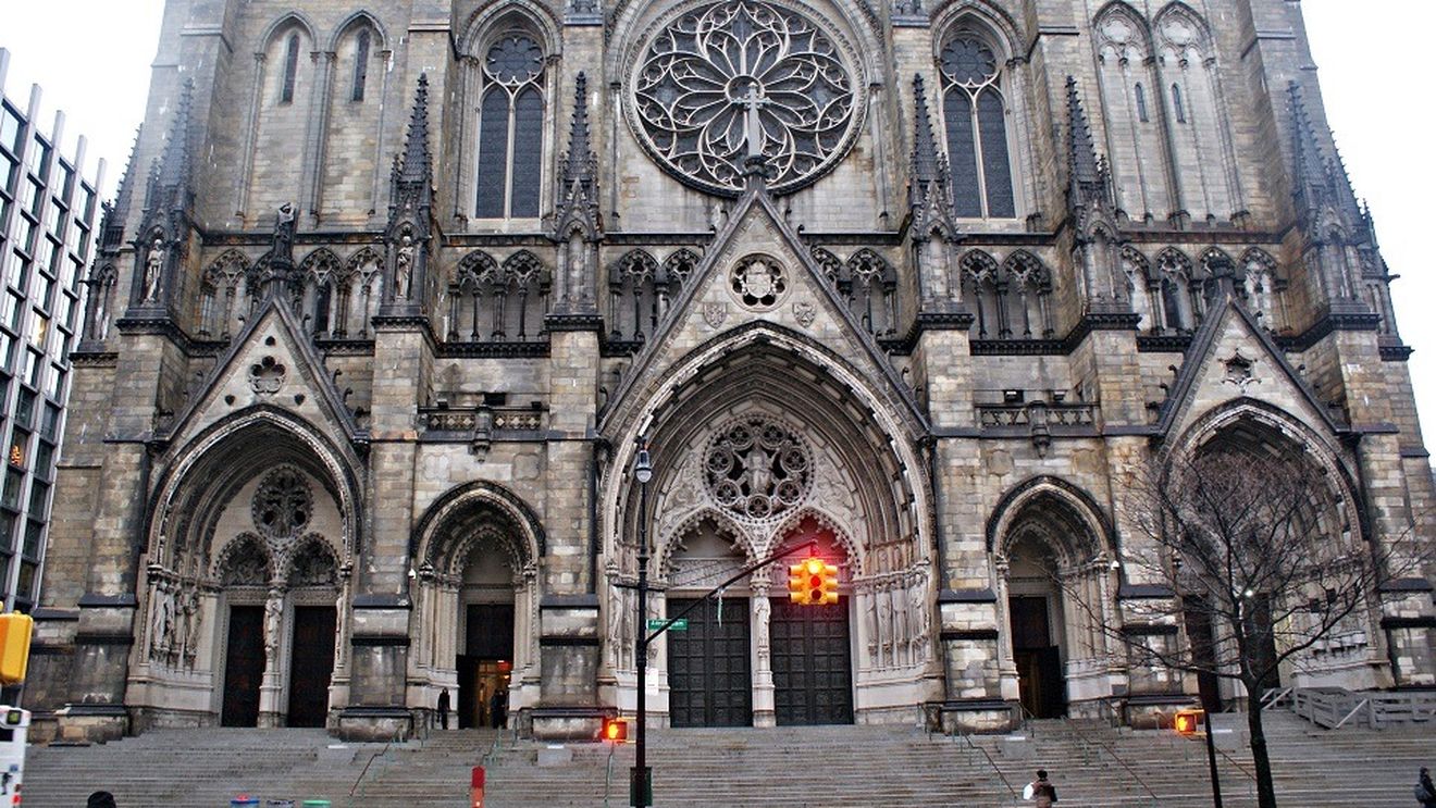 Una dintre cele mai mari catedrale în stil gotic din lume a fost transformata în spital de campanie/ Sistemul medical din New York este copleșit de numărul mare de cazuri cu COVID - 19