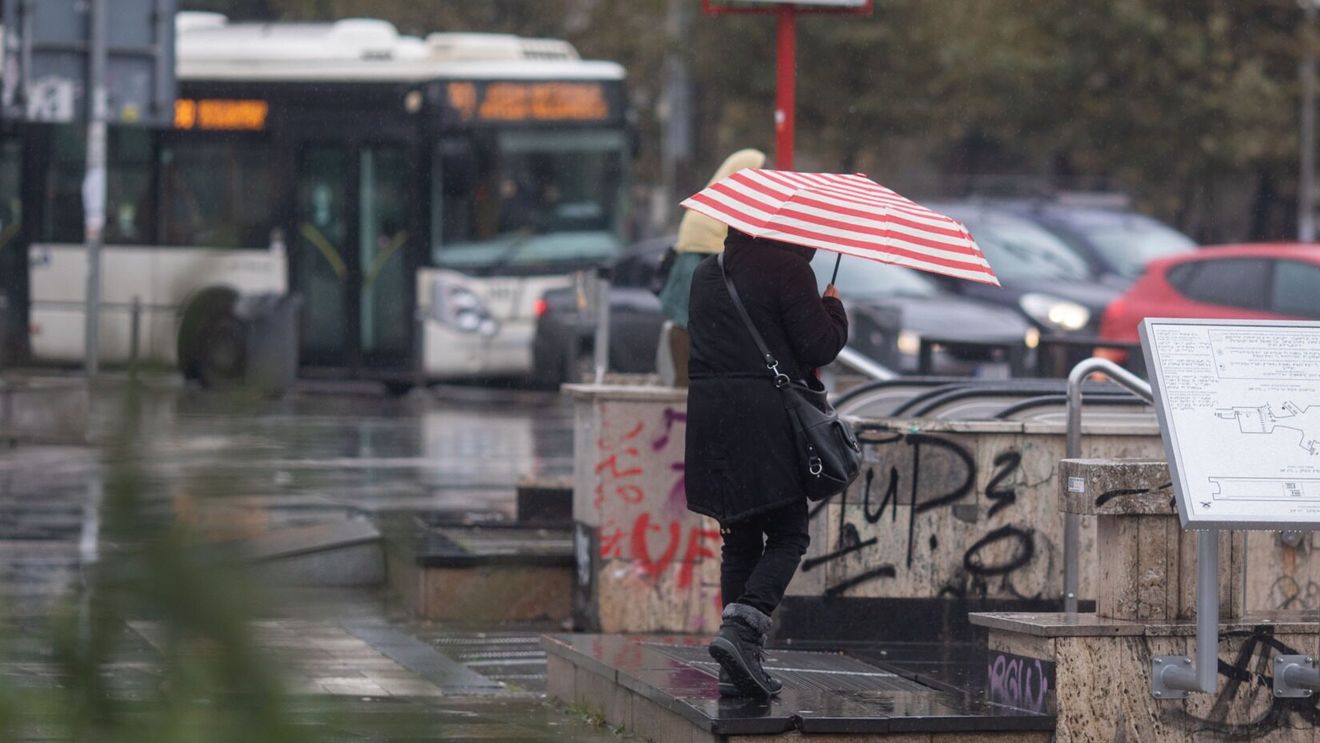 METEO Vreme rece, vânt şi ploi până joi dimineaţă / Cum va fi vremea în Bucureşti săptămâna viitoare