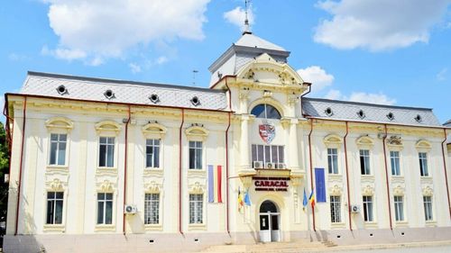 Primarul orașului Caracal crede că după ce localitatea a ajuns stațiune turistică cresc şansele finanţării unor proiecte / ”Vrem să promovăm oraşul pentru turism cultural, pentru că avem potenţial” / Orașul are 436 de locuri de cazare pentru turiști