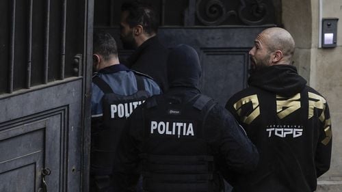 Frații Tate, eliberați de instanță / Andrew și Tristan au fost reținuți în baza unor mandate europene. Ei sunt acuzați că ar fi comis infracțiuni sexuale pe teritoriul Marii Britanii / Cei doi denunță acuzații "nefondate"