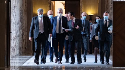 VIDEO Guvernul ia măsuri după intrarea în vigoare a legii carantinei: persoanele care vin din țările cu risc epidemiologic ridicat și contacții celor infectați cu coronavirus intră în carantină (document)