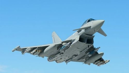 Premierul britanic a semnat cu Turcia un acord de 8 miliarde de lire sterline pentru livrarea a 20 de avioane Eurofighter