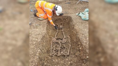 GALERIE FOTO Aproximativ 40 de schelete decapitate care ar fi aparținut „infractorilor” din perioada romană, descoperite de arheologi în sudul Angliei