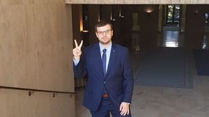 Consilier al premierului, ode la adresa șefului: ”Vă mulțumim pentru dăruința de care dați dovadă zilnic, domnule președinte Ludovic Orban”