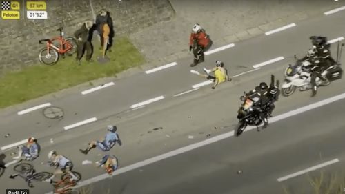 Belgianul Wout van Aert s-a ales cu o fractură de claviculă şi mai multe coaste rupte după căzătura gravă din cursa de ciclism „A Travers la Flandre”