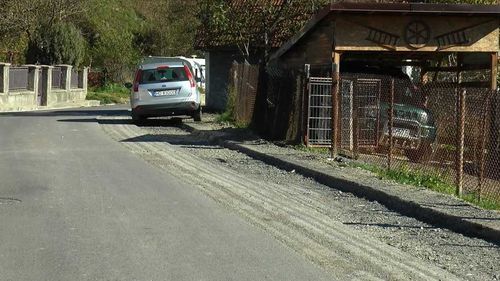 O firmă de construcții și-a luat înapoi asfaltul proaspăt turnat pe o stradă din Hunedoara / Nu s-a înțeles la preț cu o altă societate, care a câștigat o licitație cu Primăria Aninoasa