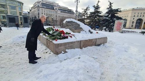 Moartea lui Navalnîi: Ambasadorul României la Moscova a depus flori la Piatra Soloveţki