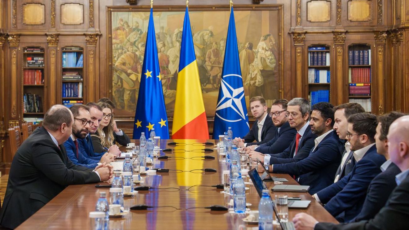 Colaborarea între palate: Consilierii economici ai președintelui Nicușor Dan și premierului Ilie Bolojan, împreună la o discuție cu investitorii care împrumută România