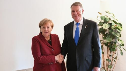 Iohannis, discuții cu Merkel: Acordul pentru Brexit e ”cel mai eficient instrument pentru limitarea consecințelor negative”