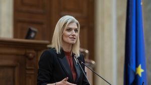 Alina Gorghiu: A crescut temperatura în coaliţia de guvernare având în vedere protestul cadrelor didactice. Trebuie accentuat acum dialogul cu populaţia afectată de diverse măsuri ale Guvernului